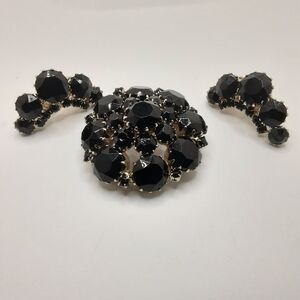 Vintage Weiss Brooch and Clip-on Earrings Set - Excellent Used Condition